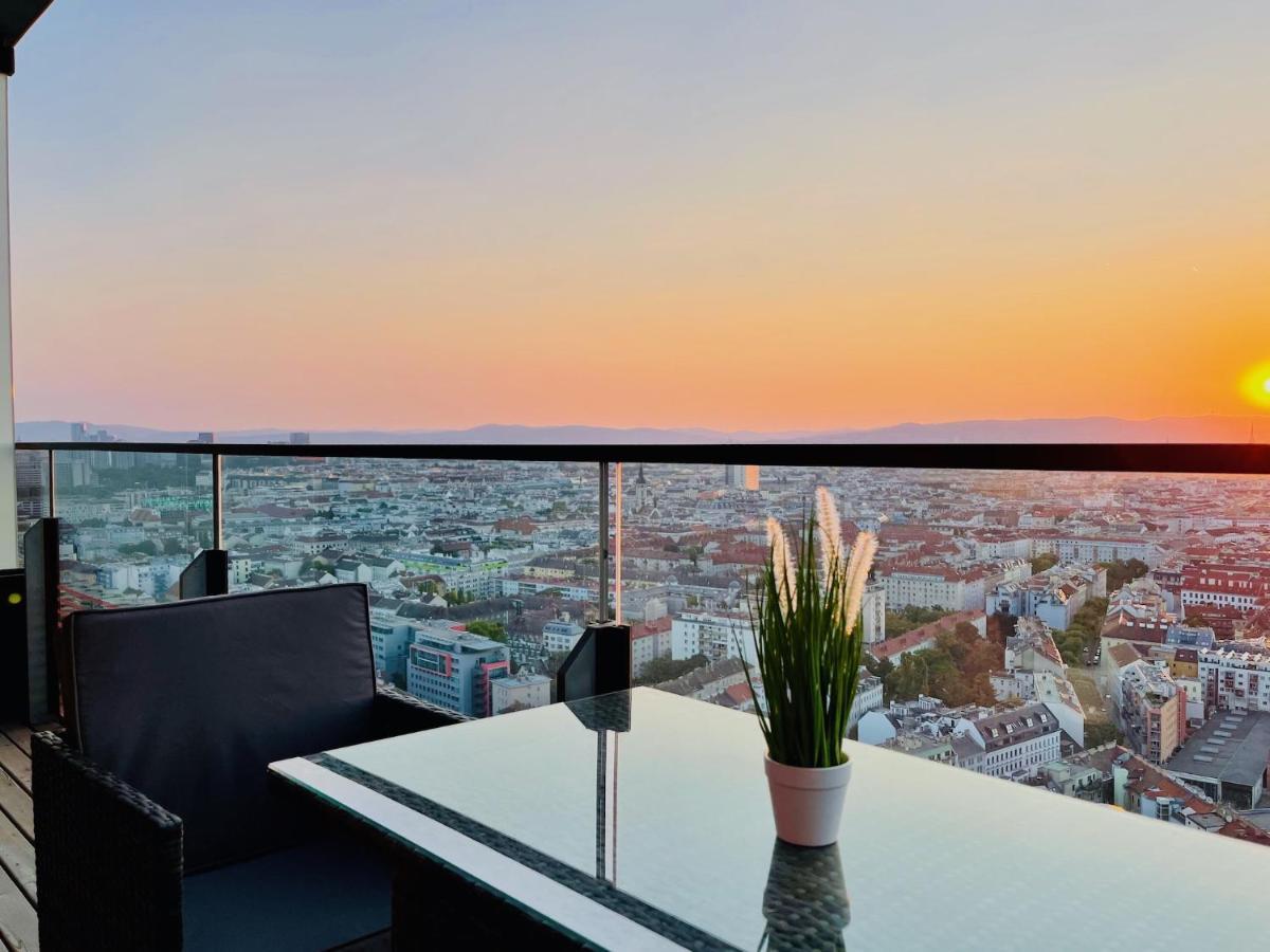 Triiiple Level 31 - Sonnenwohnen Apartment Mit Fantastischem Ausblick Und Parkplatz ウィーン エクステリア 写真